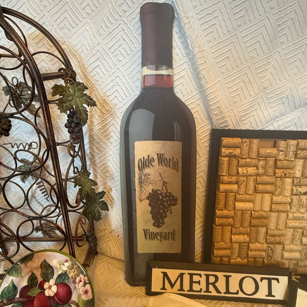 Vintage Wine Decor Collection!! - Picture 15 of 16